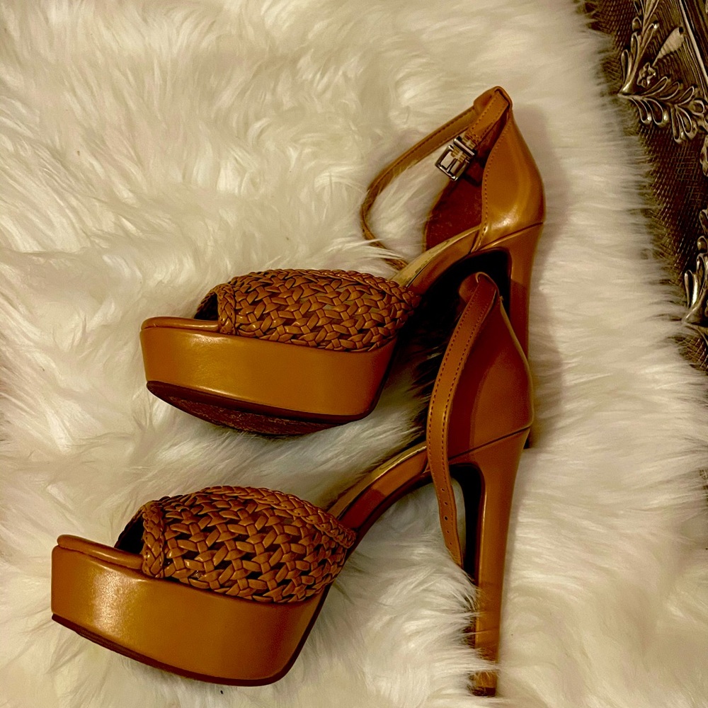 Jessica Simpson size 6.5